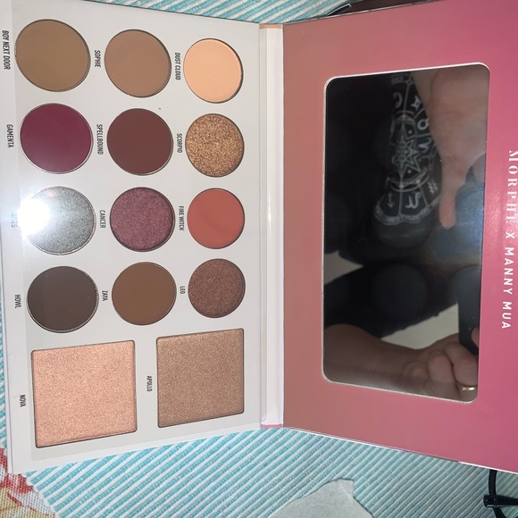 Eyeshadow palettes - Picture 3 of 6